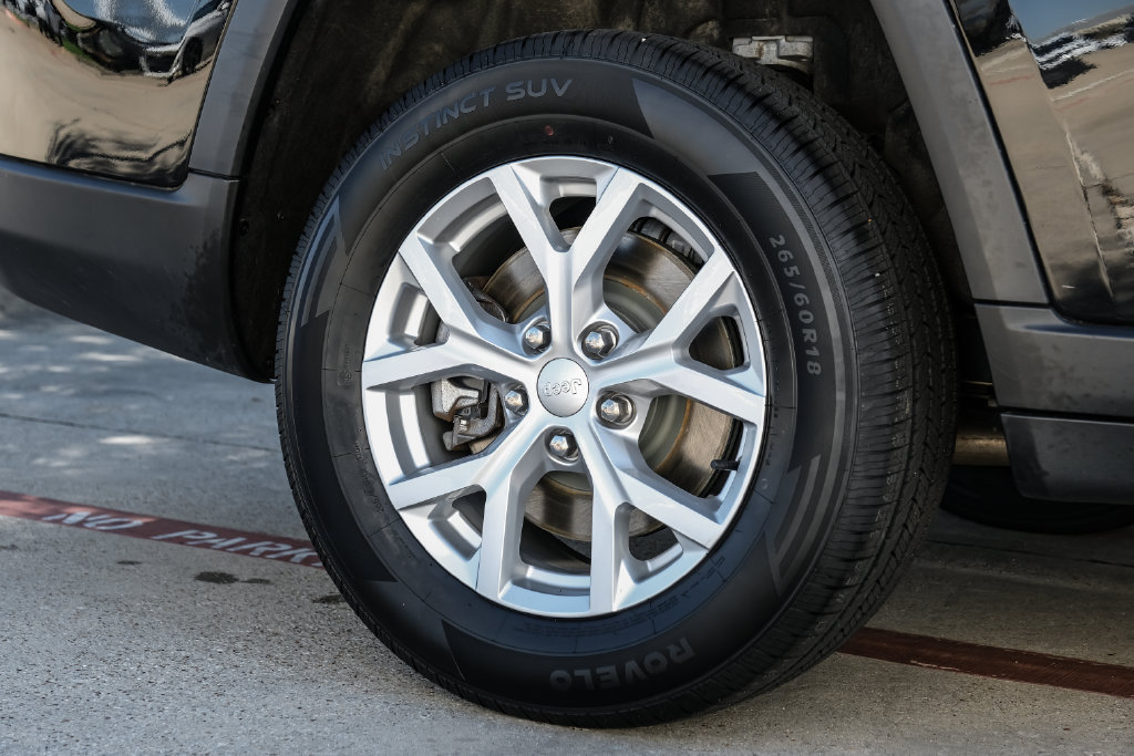 Used 2023 Jeep Grand Cherokee L Limited AWD/4WD image 72