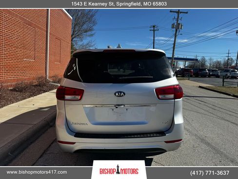 Used 2017 Kia Sedona LX image 5