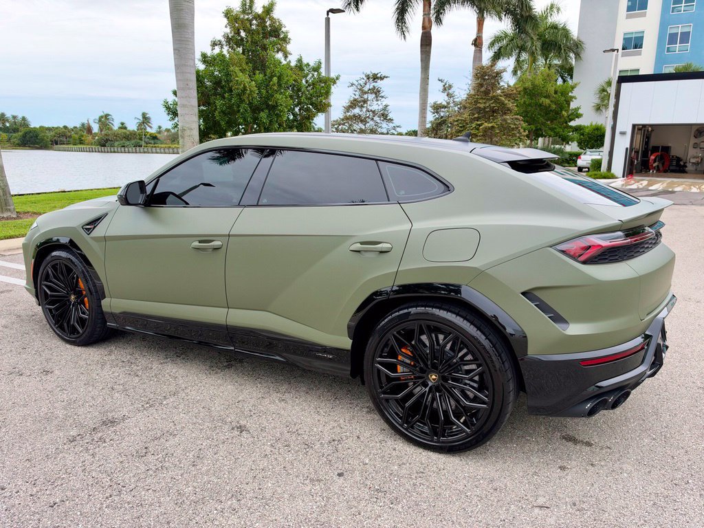 Used 2025 Lamborghini Urus SE AWD/4WD image 9