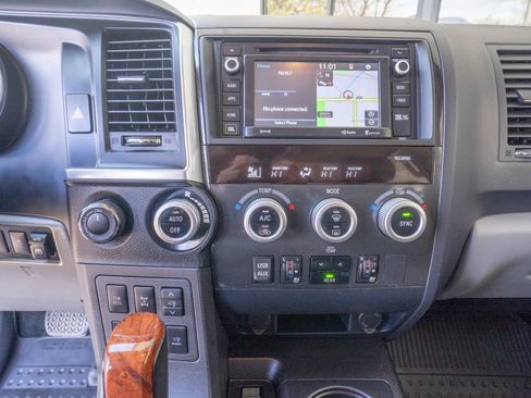 Used 2018 Toyota Sequoia Platinum image 11