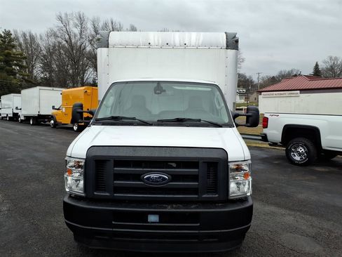 Used 2021 Ford E-350 and Econoline 350 Super Duty image 2