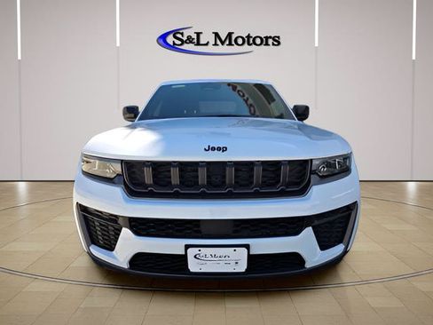 New 2026 Jeep Grand Cherokee Altitude AWD/4WD image 2