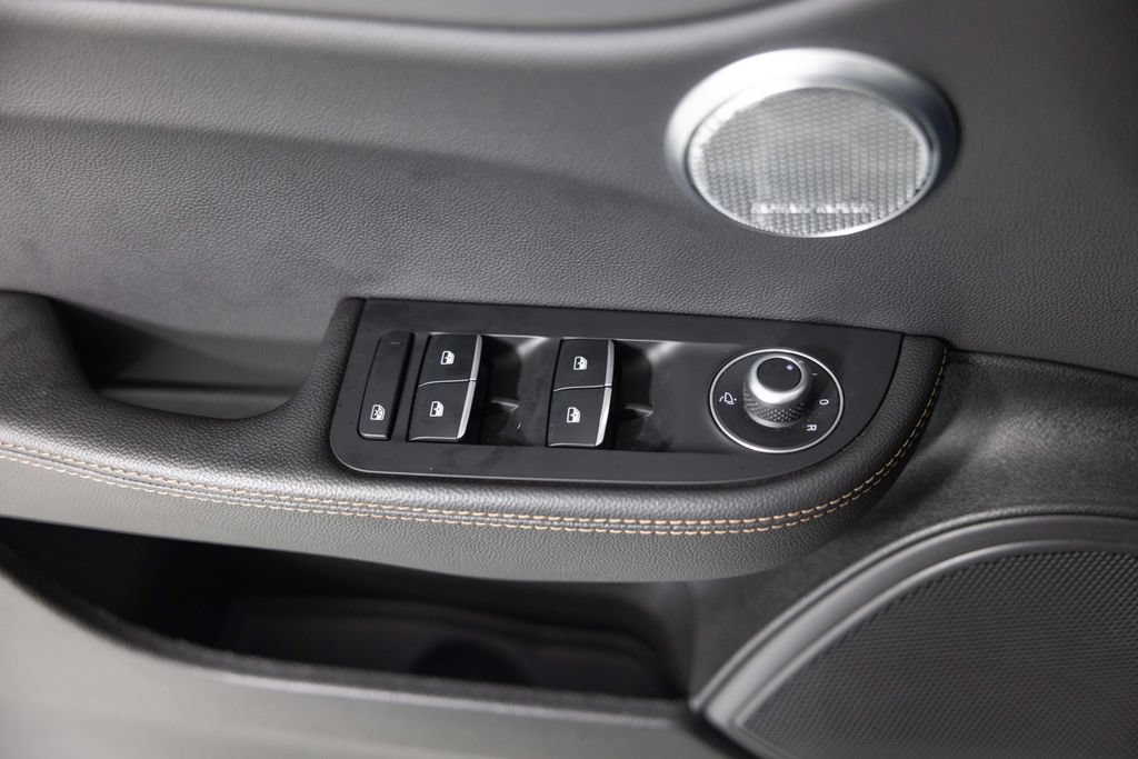 Used 2025 Alfa Romeo Giulia AWD w/ Driving Assist Package image 23