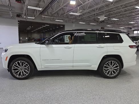 New 2026 Jeep Grand Cherokee L Summit AWD/4WD image 4
