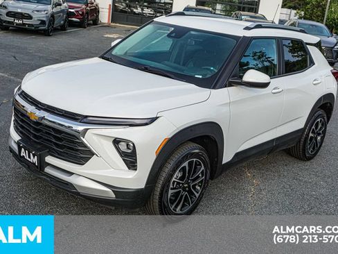 Used 2025 Chevrolet TrailBlazer LT AWD/4WD image 14