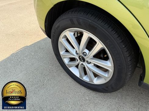 Used 2018 Kia Soul + FWD image 19