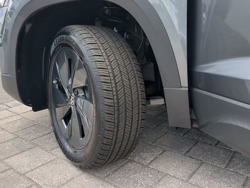 Certified 2025 Volkswagen Taos S FWD image 30