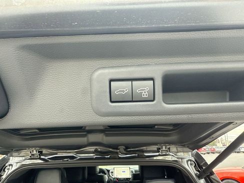 Used 2025 Toyota Sequoia Platinum image 20