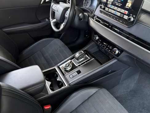 Used 2024 Mitsubishi Outlander SE FWD image 19