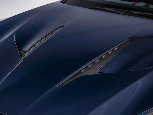 New 2025 Aston Martin Vanquish image 9