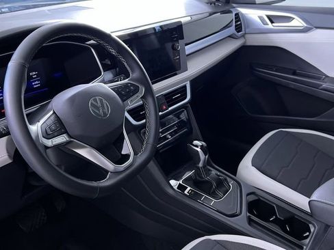 Used 2025 Volkswagen Taos SE image 27