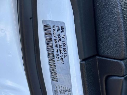 Used 2022 Jeep Grand Cherokee Laredo X AWD/4WD image 11