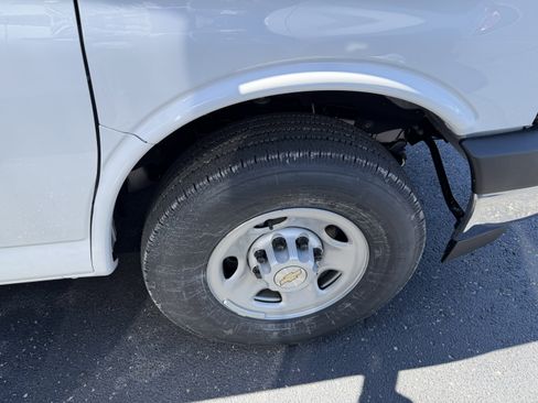 New 2026 Chevrolet Express 3500 Extended RWD image 8