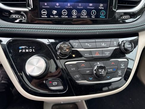 Used 2019 Chrysler Pacifica Limited w/ Advanced Safetytec Group FWD image 14