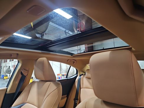 Used 2024 Lexus ES 350 w/ Premium Package FWD image 30