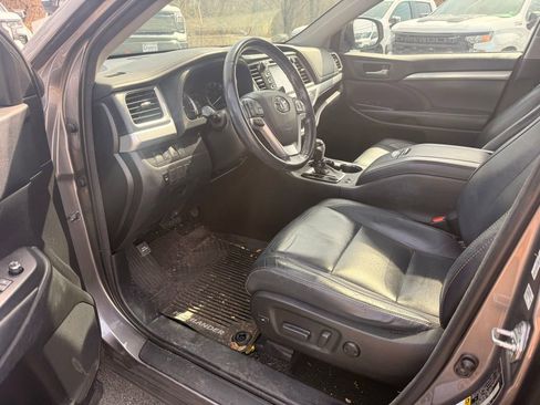 Used 2018 Toyota Highlander XLE image 17