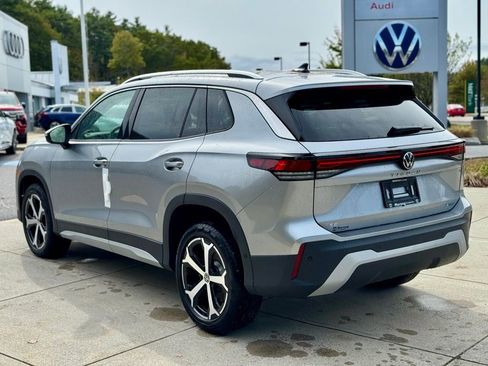 New 2025 Volkswagen Tiguan SE image 12