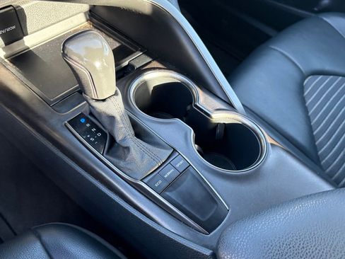 Used 2022 Toyota Camry SE image 19