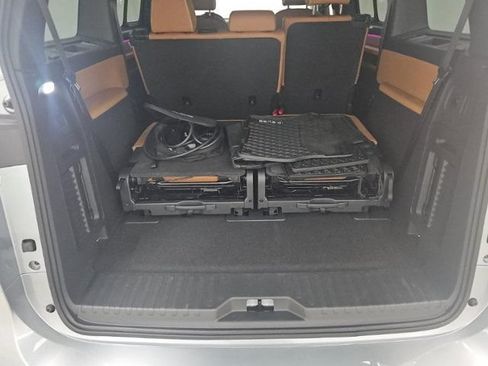 Used 2025 Volkswagen ID. Buzz Pro S RWD image 4