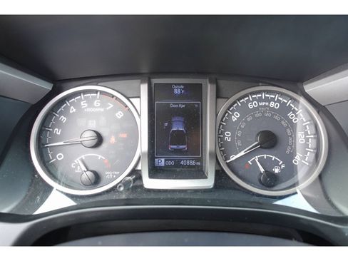Used 2017 Toyota Tacoma SR5 w/ Tow Package AWD/4WD image 14