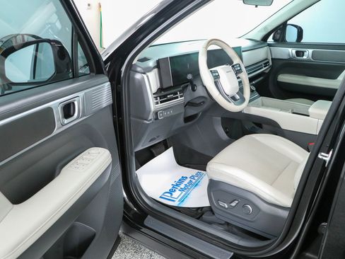 Used 2025 Hyundai Santa Fe SEL FWD image 3