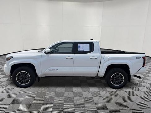 Used 2024 Toyota Tacoma TRD Sport w/ TRD Sport Upgrade Package AWD/4WD image 5