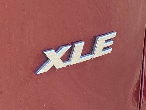Used 2019 Toyota RAV4 XLE w/ Convenience Package FWD image 5