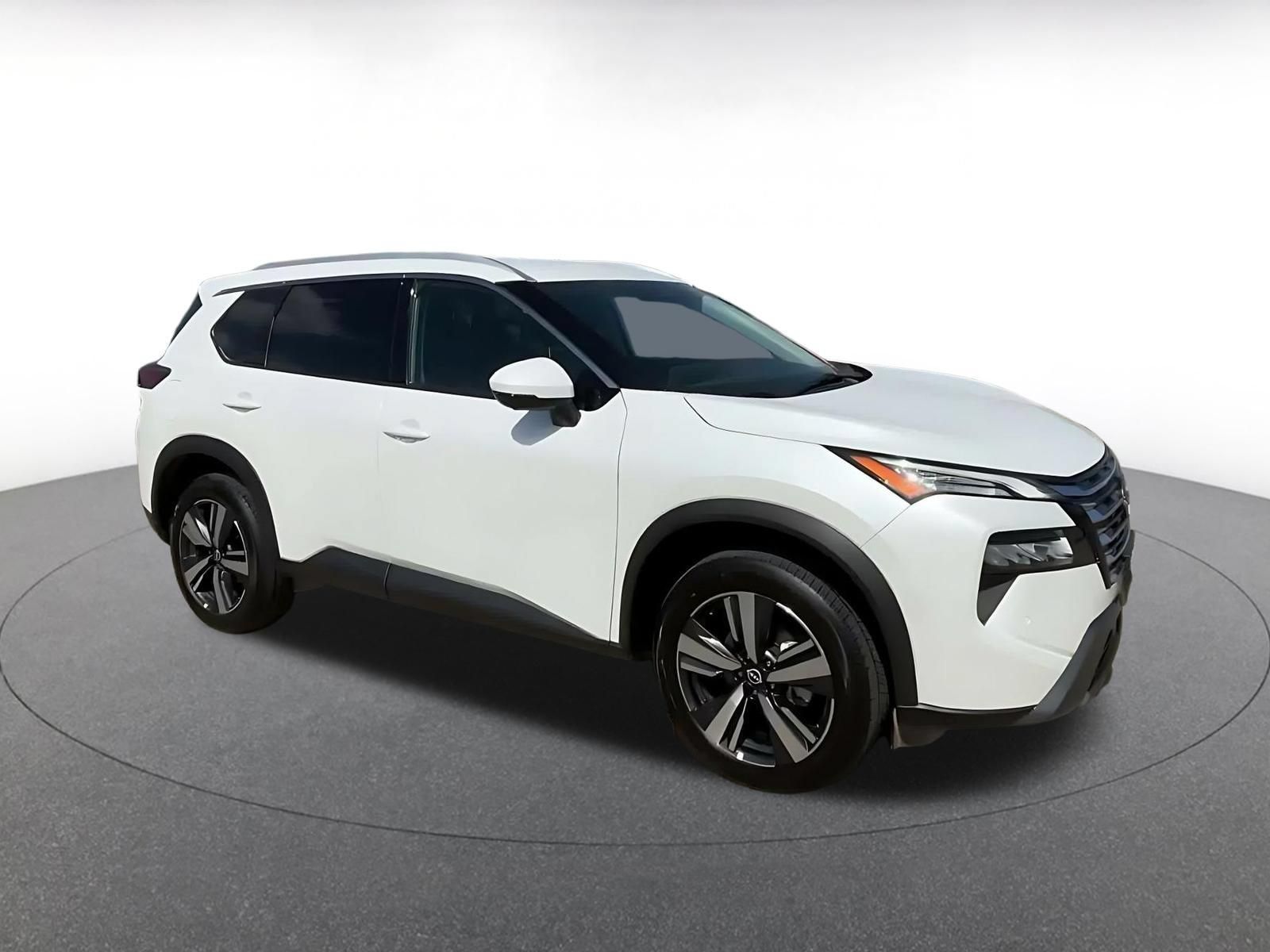 Used 2026 Nissan Rogue SL AWD/4WD image 2