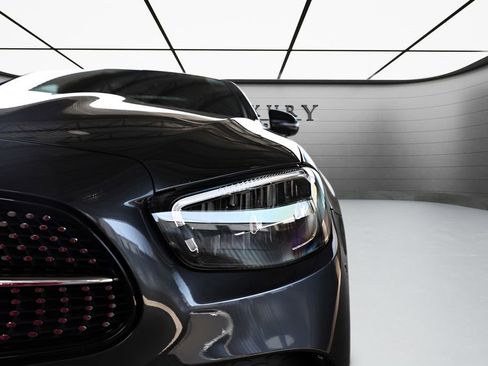 Used 2022 Mercedes-Benz E 350 4MATIC Sedan w/ Driver Assistance Package image 17