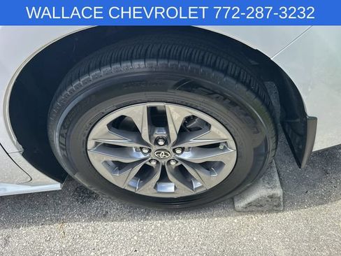 Used 2025 Toyota Sienna XLE FWD image 7