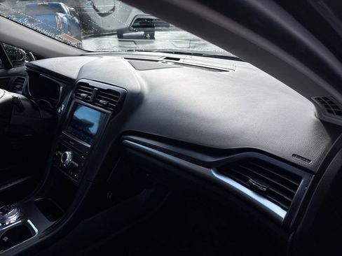 Used 2020 Ford Fusion Titanium FWD image 27