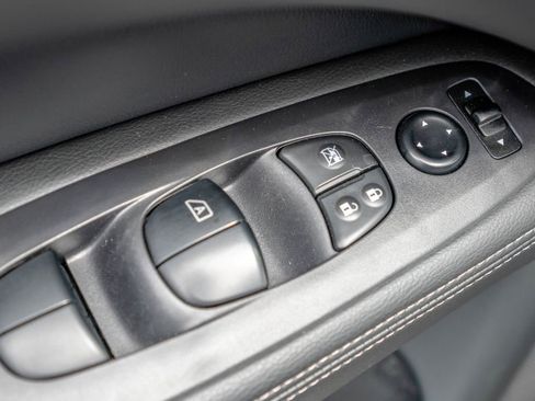 Used 2020 Nissan Pathfinder S AWD/4WD image 18