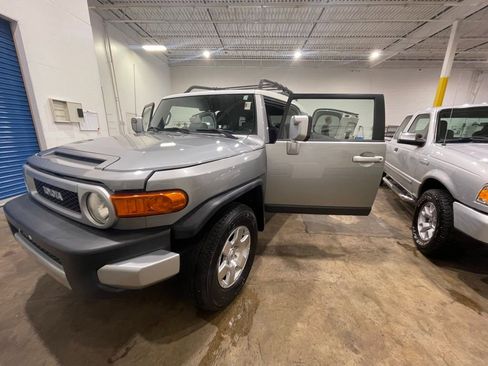 Used 2010 Toyota FJ Cruiser 4WD image 28