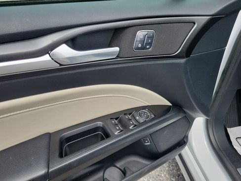 Used 2018 Ford Fusion Titanium image 6