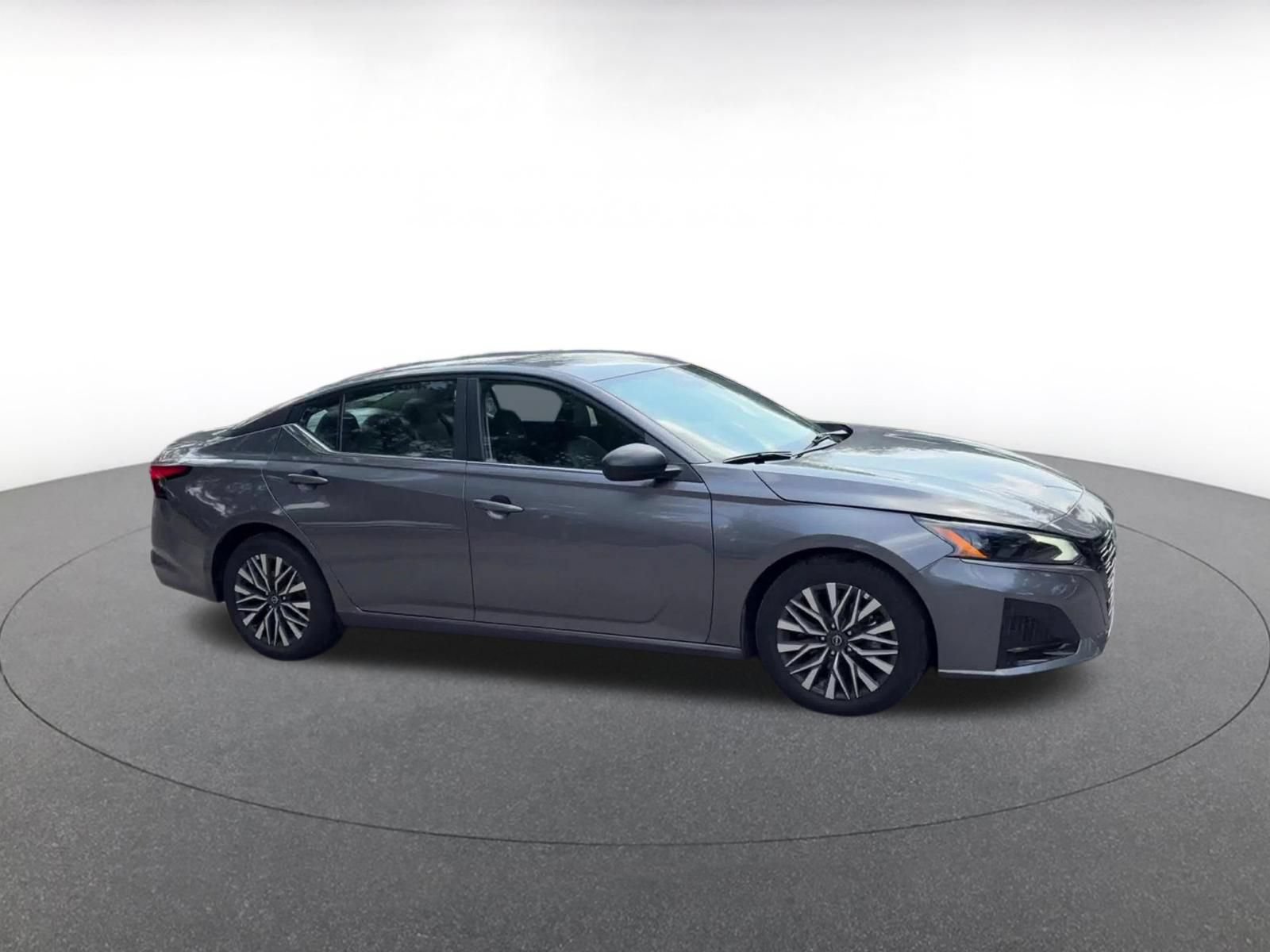 Used 2026 Nissan Altima 2.5 SV FWD image 2