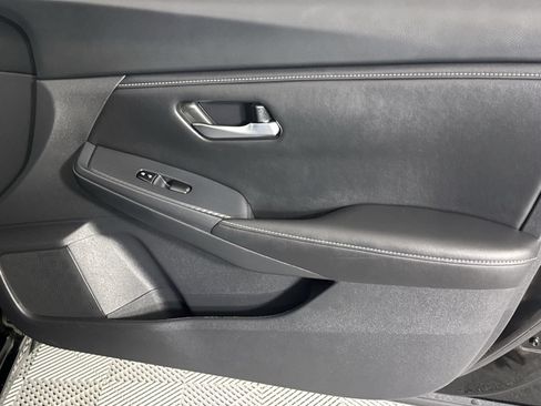 Certified 2025 Nissan Sentra SV FWD image 31