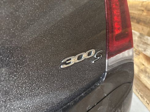 Used 2019 Chrysler 300 S image 11