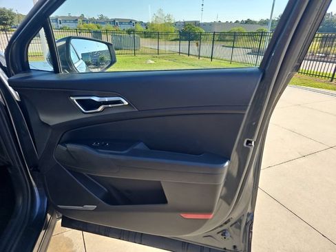 Used 2025 Kia Sportage LX FWD image 20