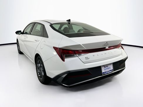 Used 2024 Hyundai Elantra SEL FWD image 7