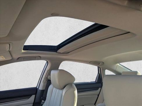 Used 2020 Honda Accord Touring image 16