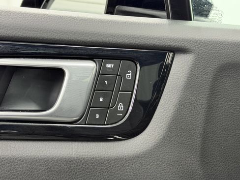 Certified 2023 Porsche Cayenne AWD/4WD image 29