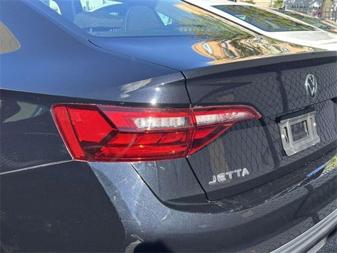 Certified 2022 Volkswagen Jetta S image 9