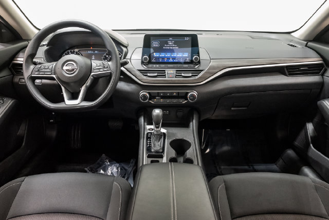 Used 2025 Nissan Altima 2.5 SV AWD/4WD image 28