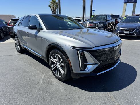 Used 2024 Cadillac Lyriq Luxury w/ LPO, Floor Liner Package RWD image 2
