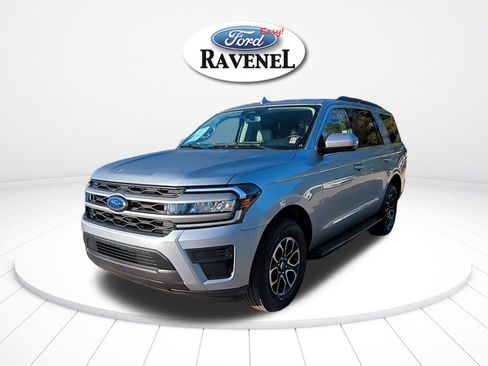 Used 2024 Ford Expedition XLT image 8