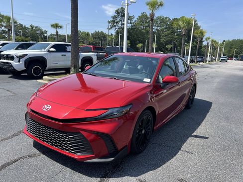 Used 2025 Toyota Camry SE FWD image 5