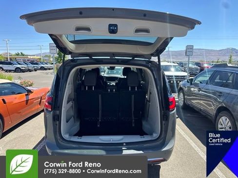 Used 2024 Chrysler Pacifica Touring-L AWD/4WD image 8