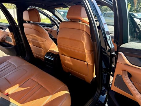 Used 2018 BMW M550i xDrive image 22