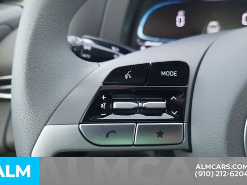 Used 2025 Hyundai Elantra SE image 30