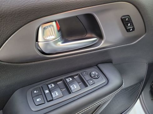 New 2026 Chrysler Pacifica Select FWD image 15
